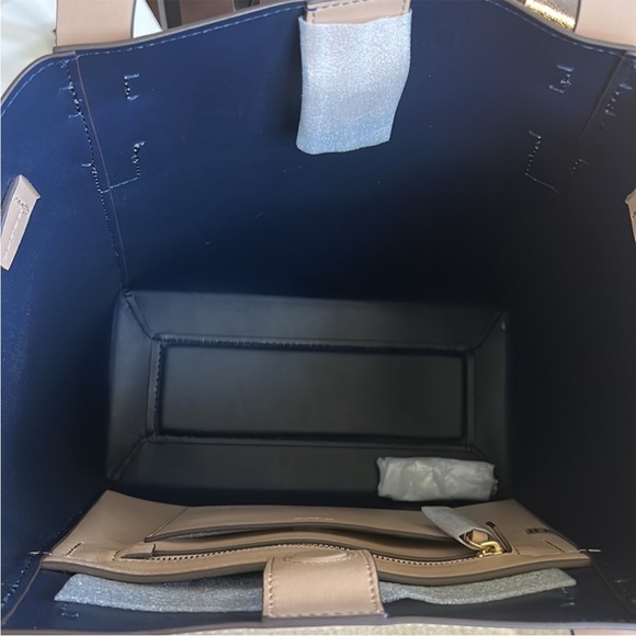 Tory Burch Gemini Leather Tote in Perfect Sand - Picture 11 of 15